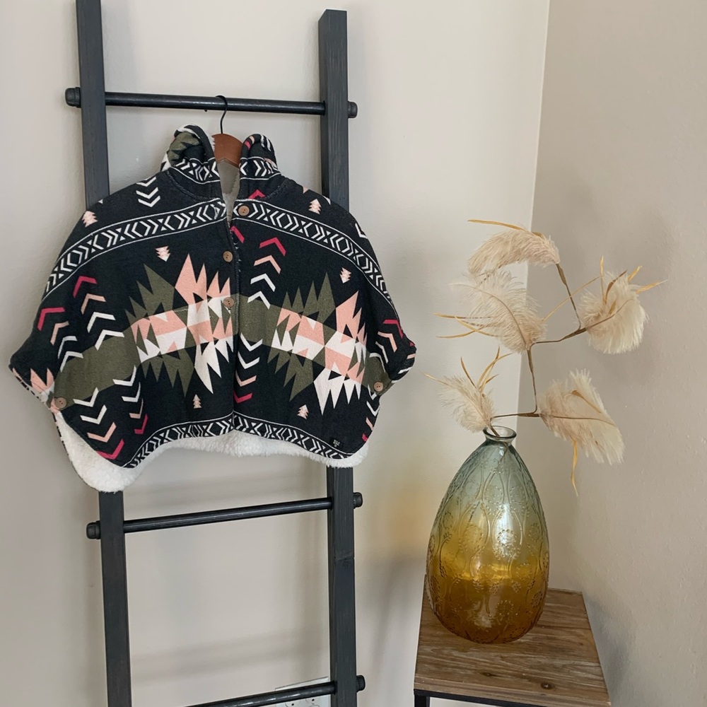 Billabong Aztec fleece cropped poncho   Sz xs